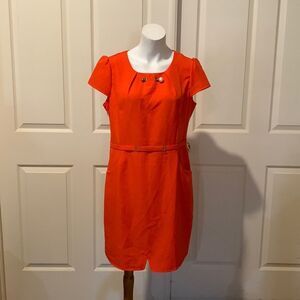 Jinyidu classic orange dress.